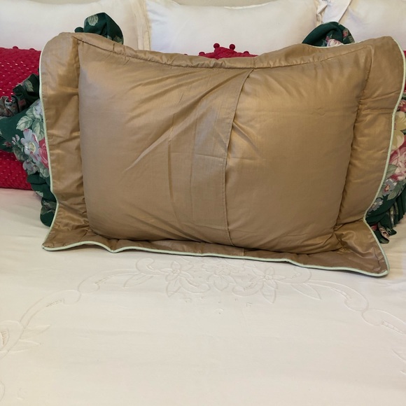 Two Vintage Queen Pillow Shams - Picture 5 of 7